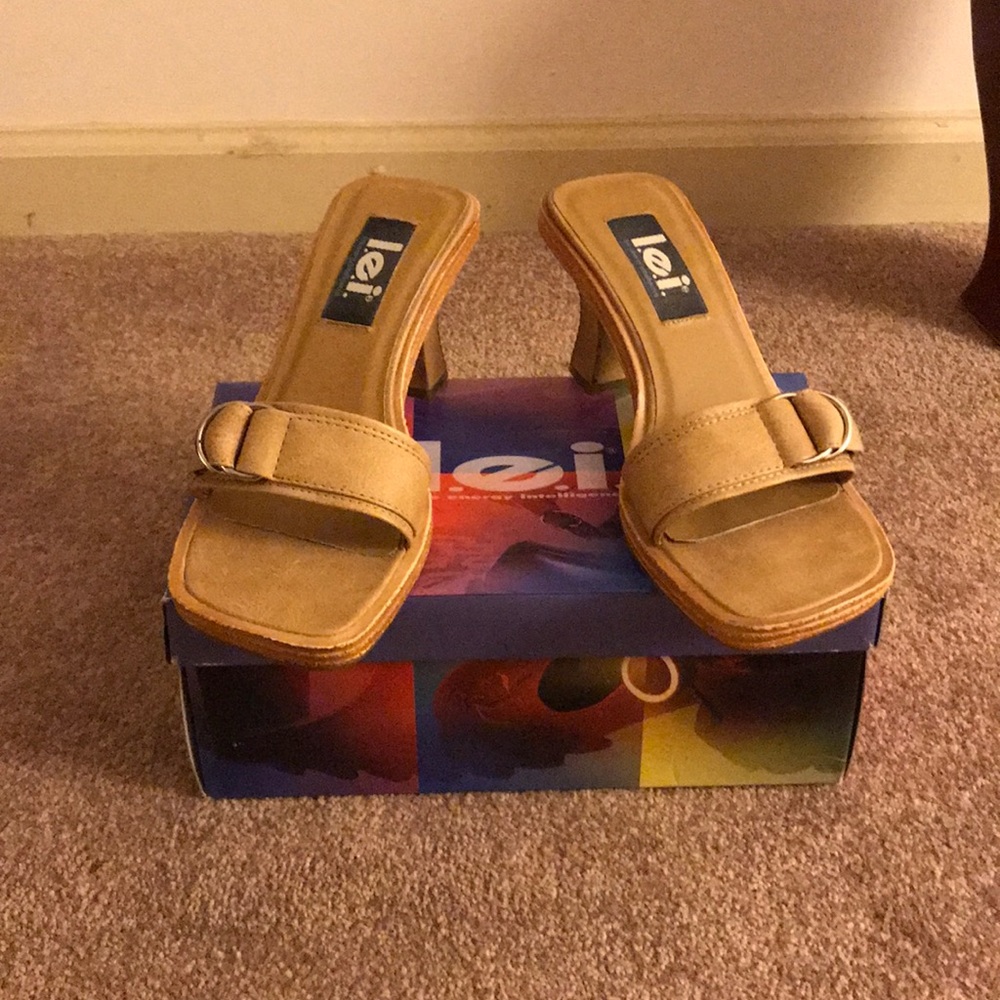 Ladies shoes